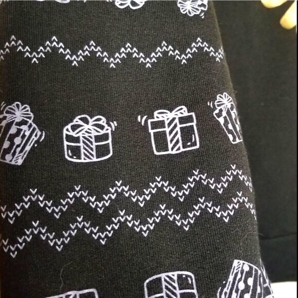 Rebellious One Holiday Sweatshirt Size Large - Picture 5 of 5